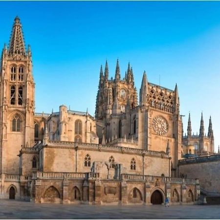 Apartamento Vivienda De Uso Turistico En El Corazon De Burgo Exterior foto