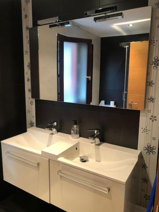 Apartamento Vivienda De Uso Turistico En El Corazon De Burgo Exterior foto