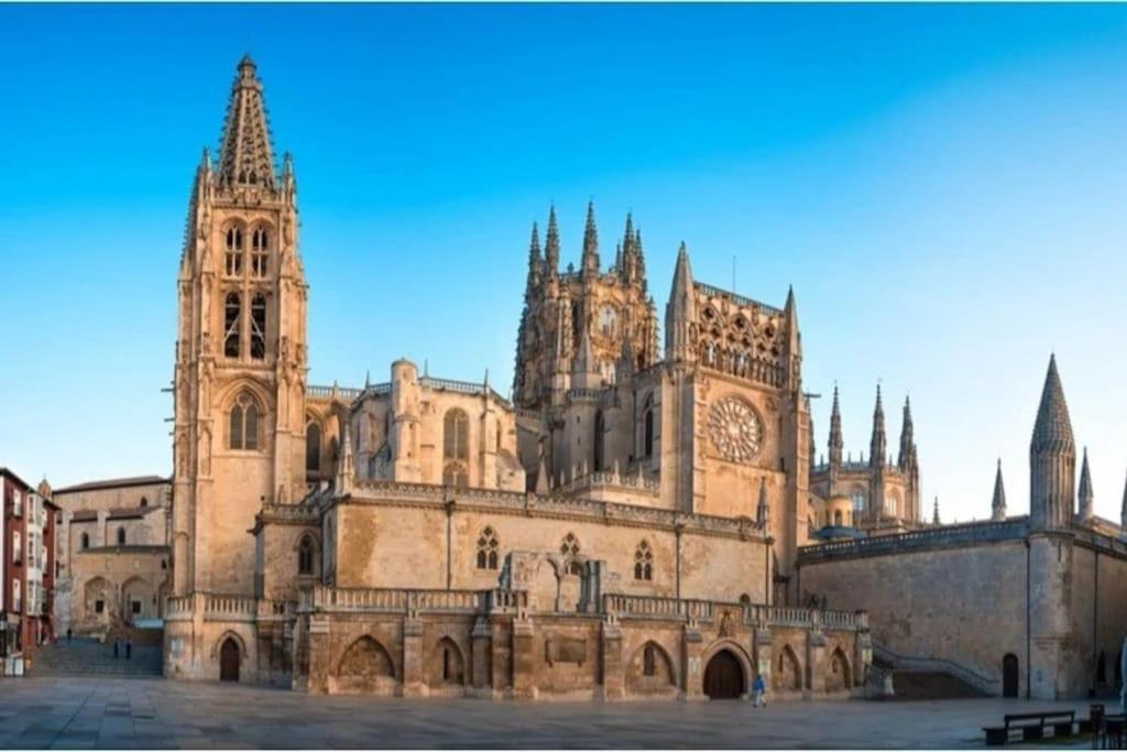 Apartamento Vivienda De Uso Turistico En El Corazon De Burgo Exterior foto