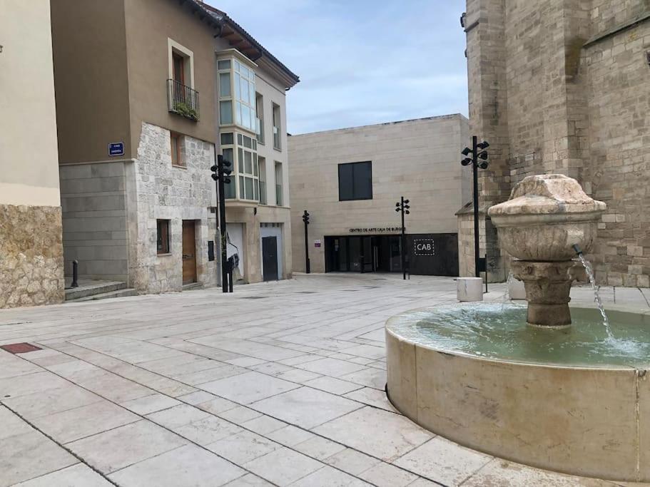 Apartamento Vivienda De Uso Turistico En El Corazon De Burgo Exterior foto